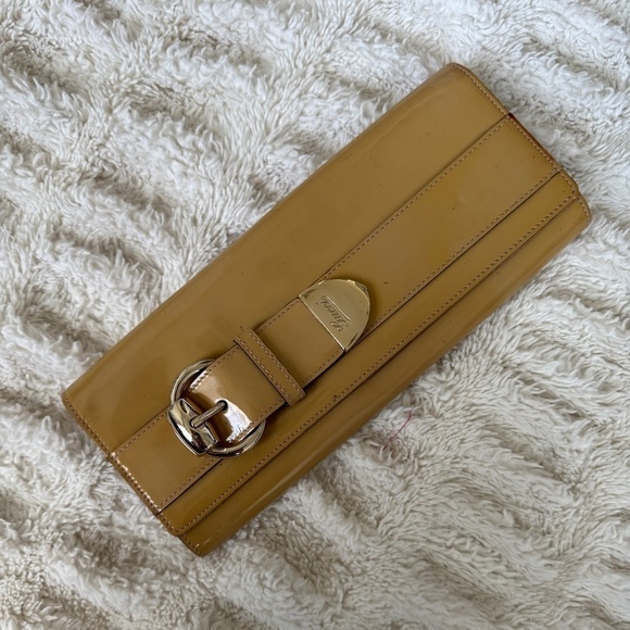 Vintage Gucci Romy Nude Patent Leather Buckle Clutch - Picture 1 of 10